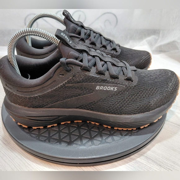NEW Brooks Womens Revel 7  Black Running Shoes Gum Sole SIZE 8B - Picture 2 of 10